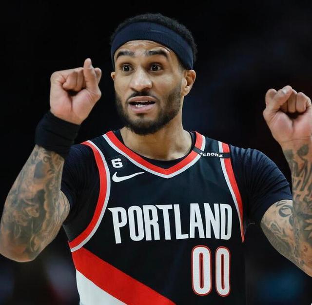 他用灵活的 他用灵活的