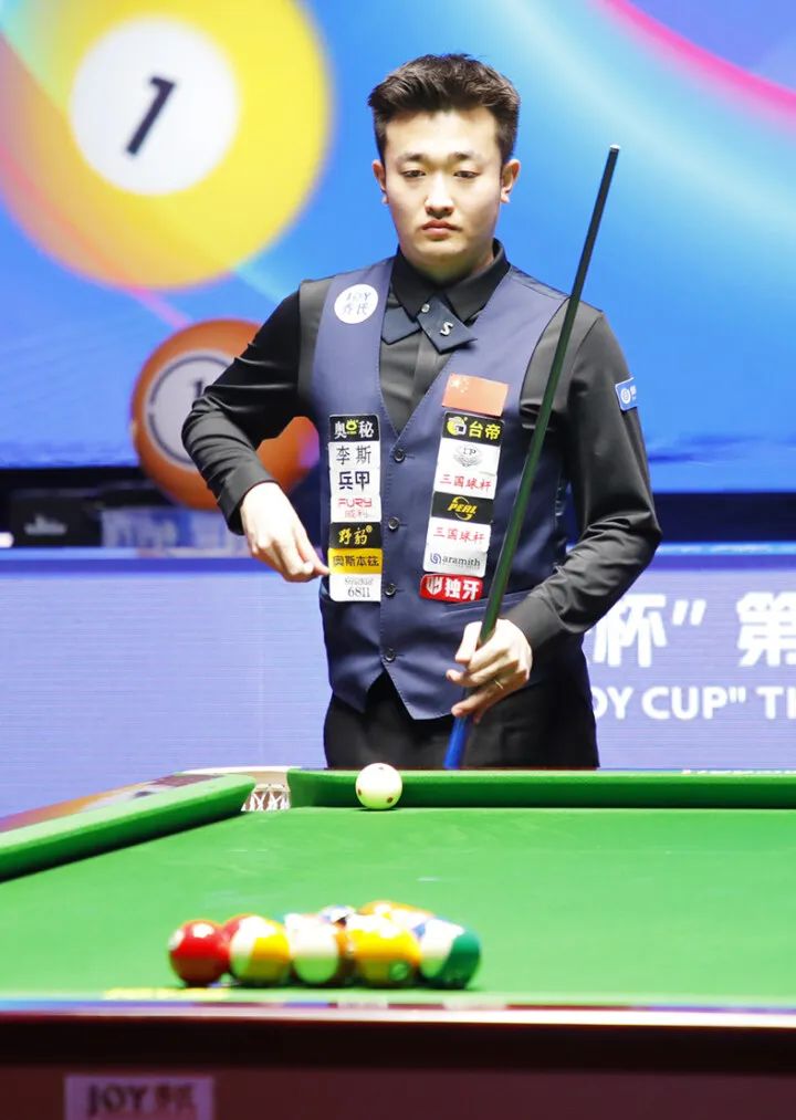 全队围绕申 全队围绕申