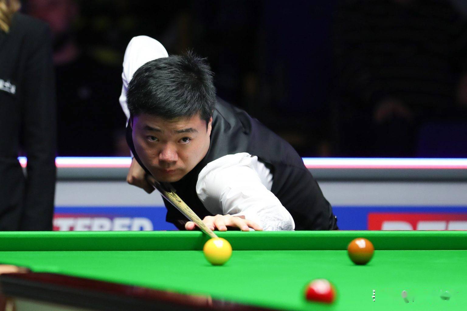 随着足球全 随着足球全