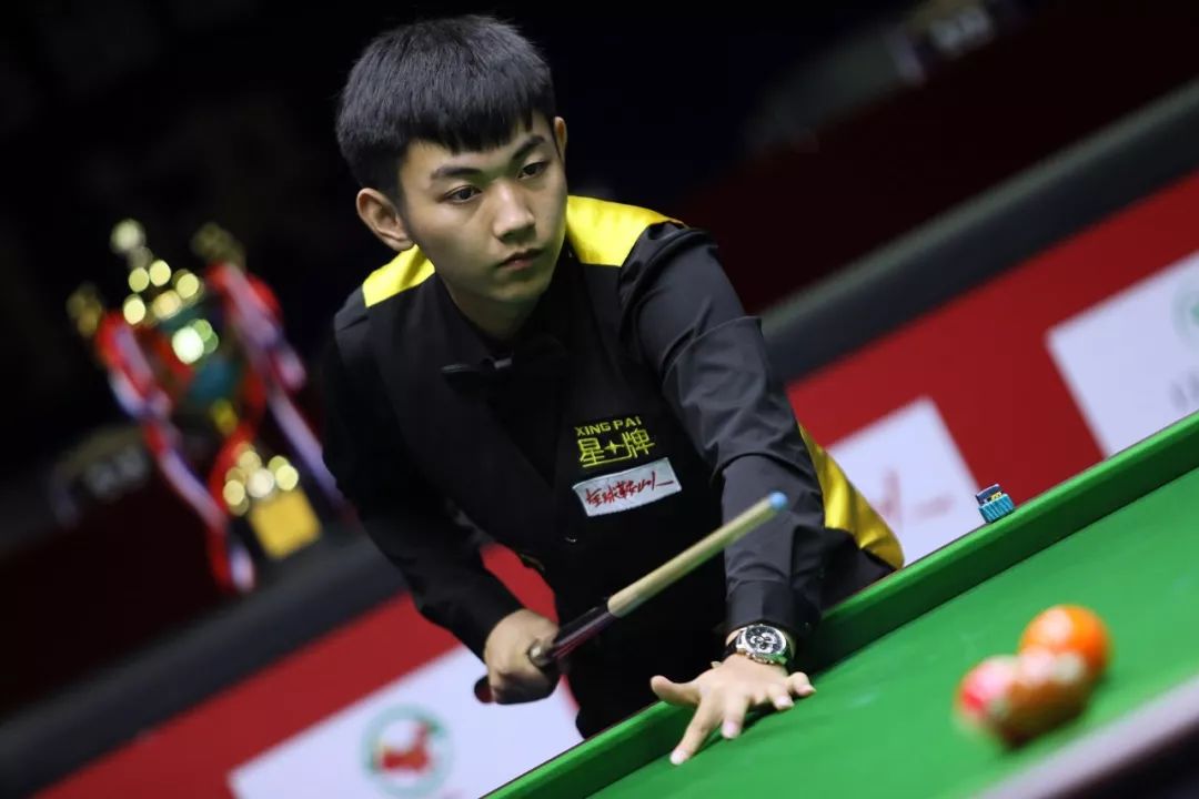 卢尼在外线 卢尼在外线