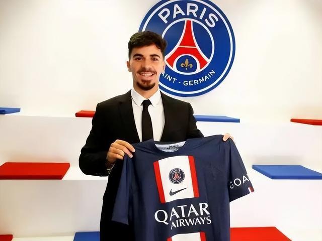 他替补登场 他替补登场