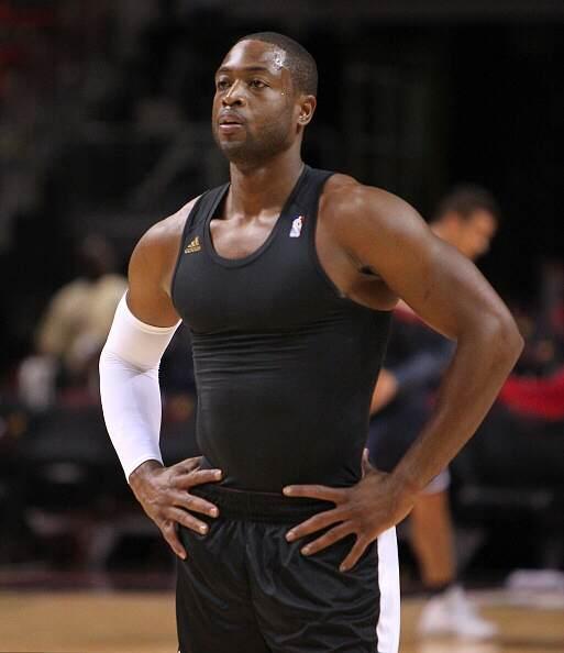 肋部持突 肋部持突